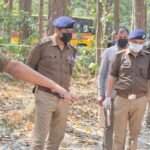 प्रेमनगर क्षेत्रान्तर्गत बाला सुंदरी मन्दिर के पास जंगल में सडी गली अवस्था में मिला शव, मौके पर पहुंचे SSP देहरादून।