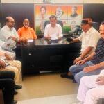 राहुल गांधी  के उत्तराखंड दौरे को ऐतिहासिक बनाने के लिए कांग्रेस मुख्यालय देहरादून में कंट्रोल रूम में वरिष्ठ नेताओं की महत्वपूर्ण बैठक।