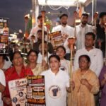 रिया थापा को न्याय दिलाने और देश के हर छात्र की आवाज़ को बुलंद करने के संकल्प के साथ आज महिला कांग्रेस प्रदेश अध्यक्ष ज्योति रौतेला के नेतृत्व में देहरादून में मशाल जुलूस निकाला गया।