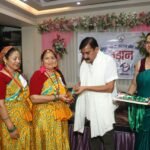 हरियाली तीज महोत्सव पर कांग्रेस प्रदेश महामंत्री सुरेन्द्र रांगर ने सभी माताओं एवं बहनों को उपहार देकर सम्मानित किया।